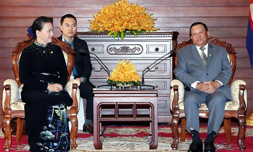 Chairwoman of the National Assembly Nguyen Thi Kim Ngan meets with President of the Cambodian Senate Samdech Say Chhum (Photo: VNA)
