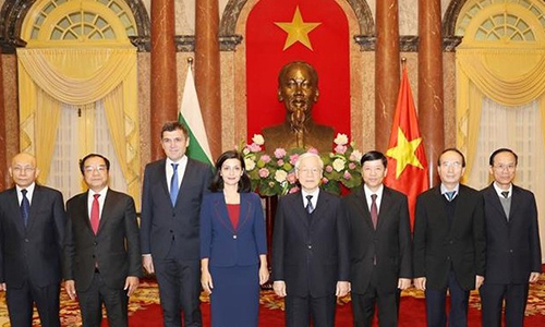 General Secretary, President Nguyen Phu Trong and newly accredited ambassadors (Photo: VNA)