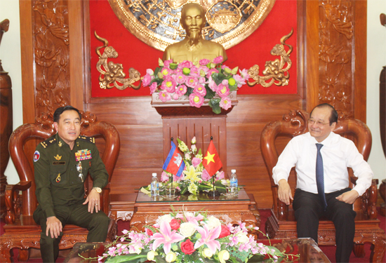 Trung tướng Yong Mao chúc Tết chính quyền và nhân dân tỉnh Tiền Giang.