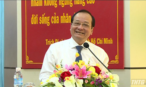 Deputy Chairman of the Tien Giang Provincial People's Committee Tran Thanh Duc  speaks at the conference.