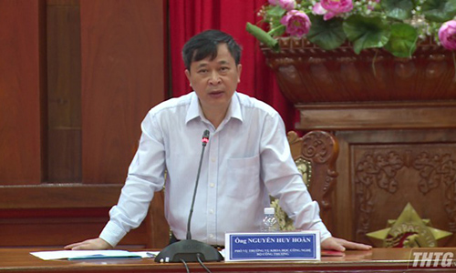 Nguyen Huy Hoan, Deputy Director of the Department of Science and Technology under Ministry of Industry and Trade speaks at the working session. Photo: thtg.vn