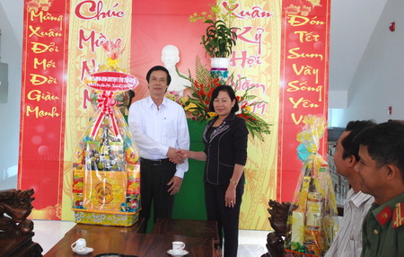 Bí thư Tỉnh ủy Nguyễn Văn Danh chúc Tết huyện ủy Cai Lậy