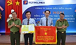 PETROLIMEX Tiền Giang: Đón nhận Cờ thi đua của Bộ Công an