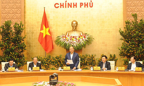 PM Nguyen Xuan Phuc speaking at the government's regular meeting (Photo: Tran Hai)