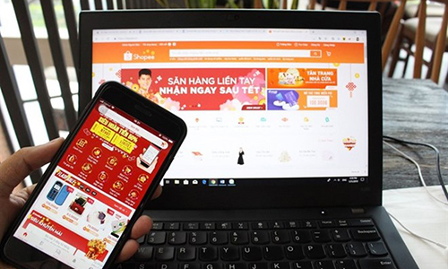Vietnamese e-commerce floors have been bustle with many items serving buyers and sellers as the Tet (Lunar New Year) holiday is coming. (Photo: zing.vn)