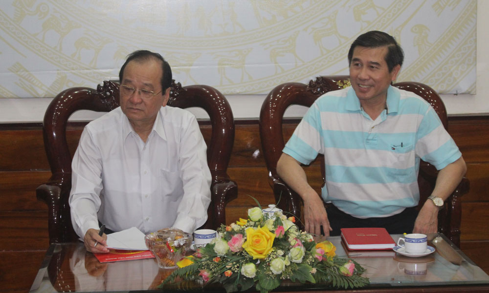 Chủ tịch UBND tỉnh Lê Văn Hưởng phát biểu tại buổi làm việc.
