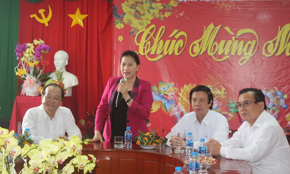 Chủ tịch Quốc hội Nguyễn Thị Kim Ngân phát biểu tại chuyến thăm, chúc tết tại Bệnh viện Đa khoa trung tâm tỉnh.