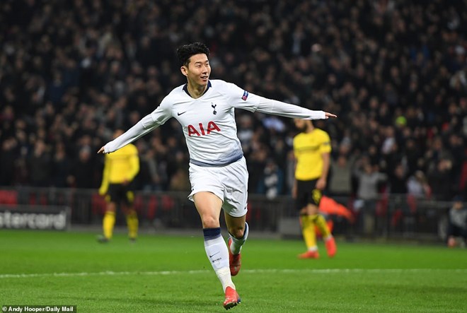 Son Heung-min giúp Tottenham đặt 1 chân vào vòng tứ kết Champions League. (Nguồn: Daily Mail)