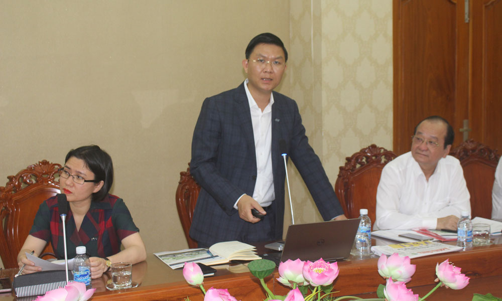 Đại diện Tập đoàn FLC trình bày về dự án đơn vị mong muốn đầu tư tại Tiền Giang.