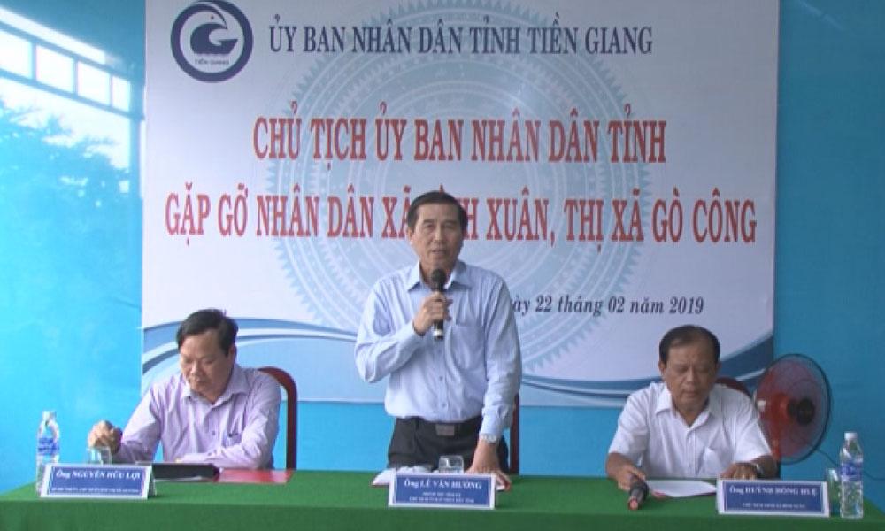Chủ tịch UBND tỉnh Lê Văn Hưởng phát biểu ý kiến tại buổi gặp gỡ nhân dân xã Bình Xuân.
