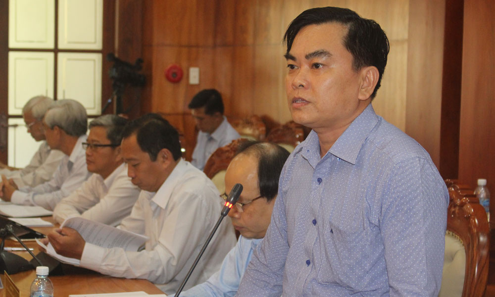 Giám đốc Sở Công thương Đoàn Văn Phương báo cáo về tình hình tiêu thụ lúa gạo.