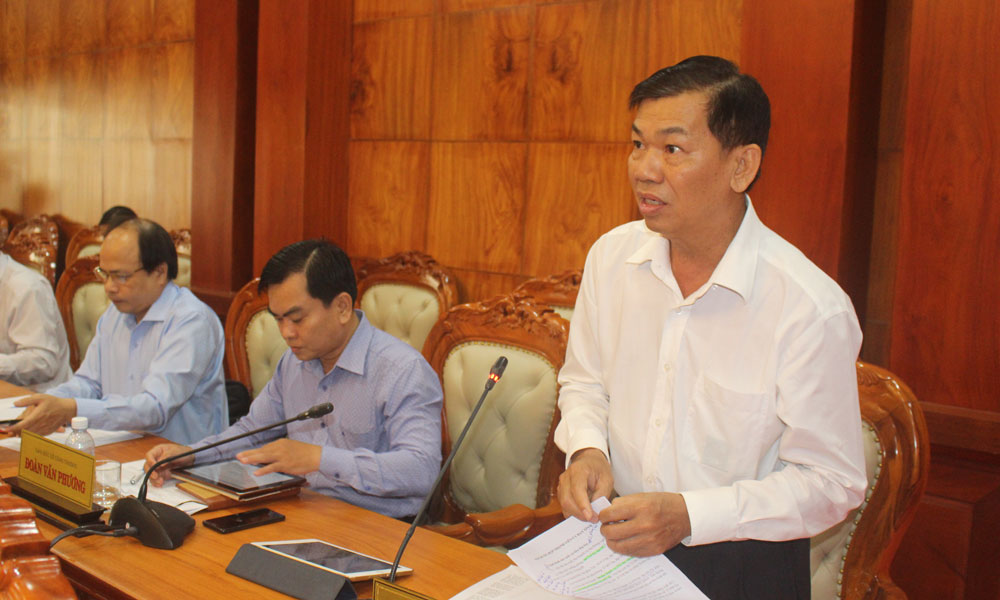 Giám đốc Sở Nông nghiệp và Phát triển nông thôn Nguyễn Văn Mẫn báo cáo về tình hình dịch tả lợn Châu Phi.