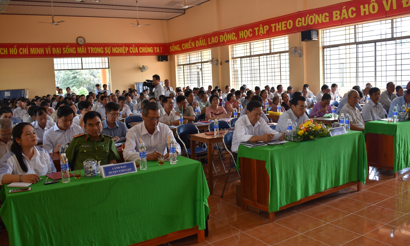Đông đảo người dân xã Thanh Bình tại buổi gặp gỡ Phó Chủ tịch UBND tỉnh