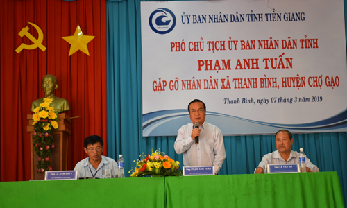 Đồng chí Phạm Anh Tuấn gặp gỡ nhân dân xã Thanh Bình.