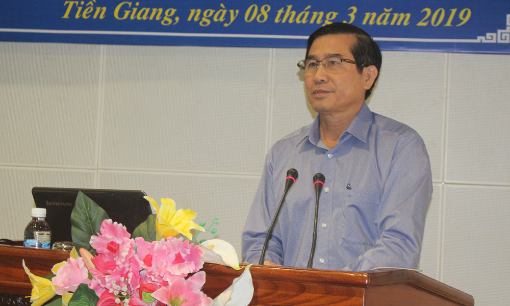 Chủ tịch UBND tỉnh Lê Văn Hưởng phát biểu tại hội thảo.