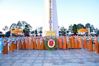 Ban tổ chức đại lGiang viếng nghĩa trang liệt sĩ tỉnh