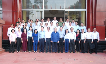 Đoàn công tác Thường trực Ban Bí thư chụp ảnh lưu niệm với lãnh đạo tỉnh Tiền Giang