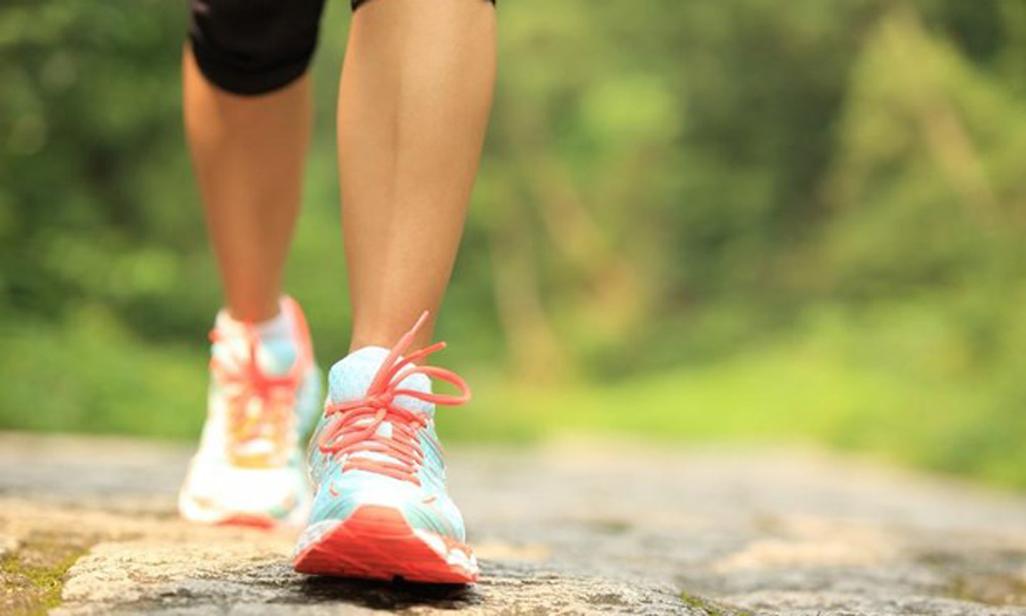 Đi bộ 1 hoặc 2 lần/tuần có thể giảm nguy cơ tử vong do đau tim, đột quỵ hoặc ung thư. (Nguồn: thejakartapost.com)