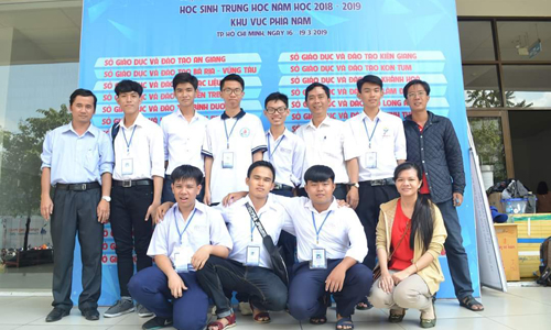 Đoàn học sinh Tiền Giang tại cuộc thi.