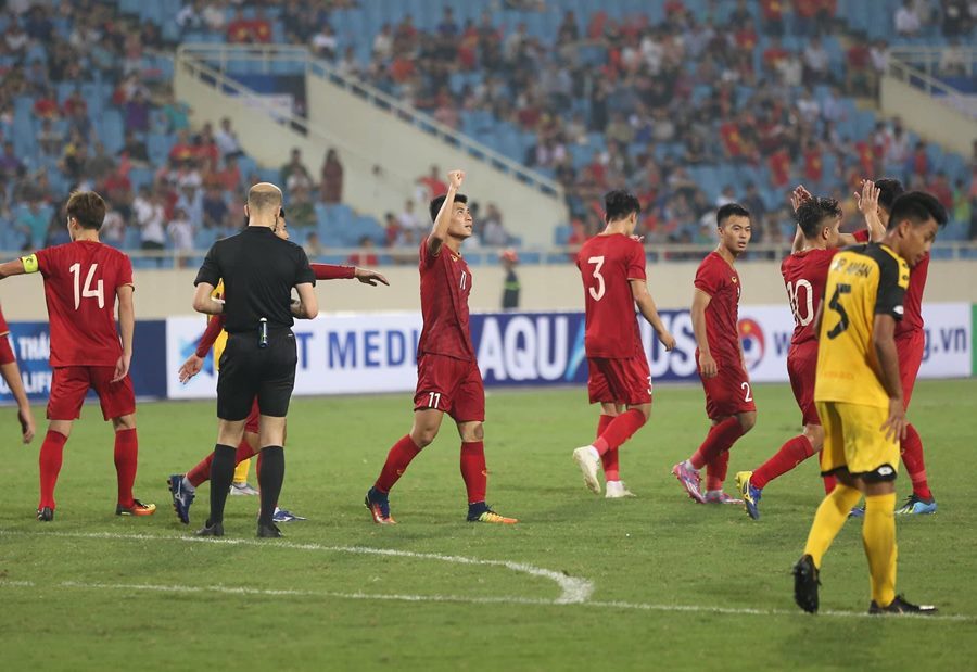 Các cầu thủ U23 Việt Nam (áo đỏ) đã có trận đấu mở màng khá thành công. Ảnh: Vietnamnet.vn