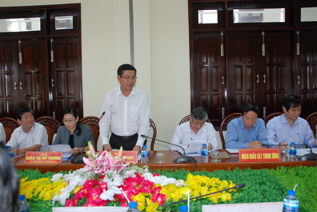 Thứ trưởng Bộ GD-ĐT Nguyễn Văn Phúc phát biểu kết luận buổi làm việc