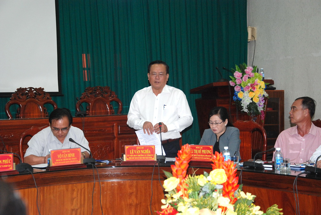 Phó Chủ tịch UBND tỉnh Lê Văn Nghĩa phát biểu tại buổi làm việc