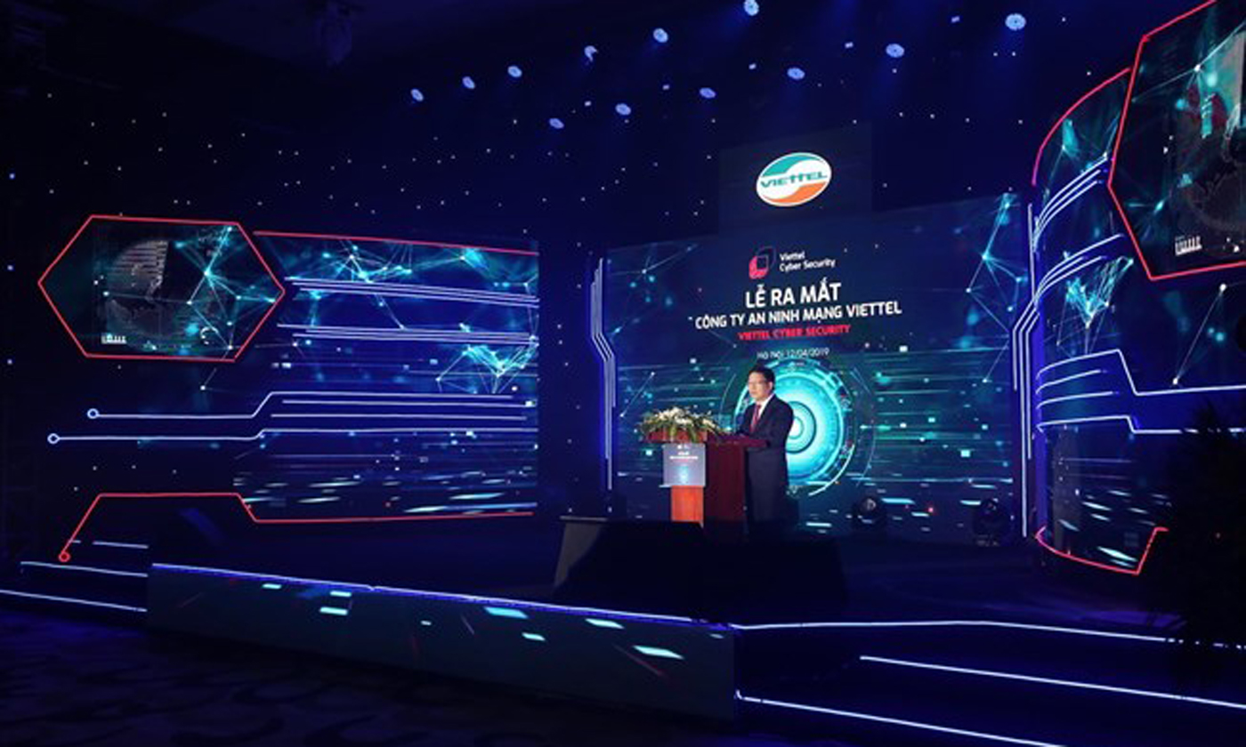  Maj. Gen. Le Dang Dung, Acting Chairman and General Director of the Viettel group, speaks at the ceremony to debut the Viettel Cyber Security Company on April 12 (Photo: VNA)