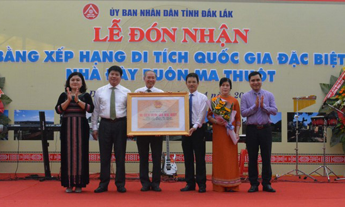At the ceremony to receive a certificate recognising Buon Ma Thuot prison as a special national relic site (Photo: VNA)