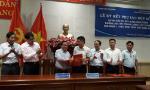 Signing the appendix of the contract of Trung Luong - My Thuan expressway project