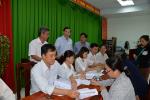 Chairman of the PPC Le Van Huong inspects a paying compensation to households