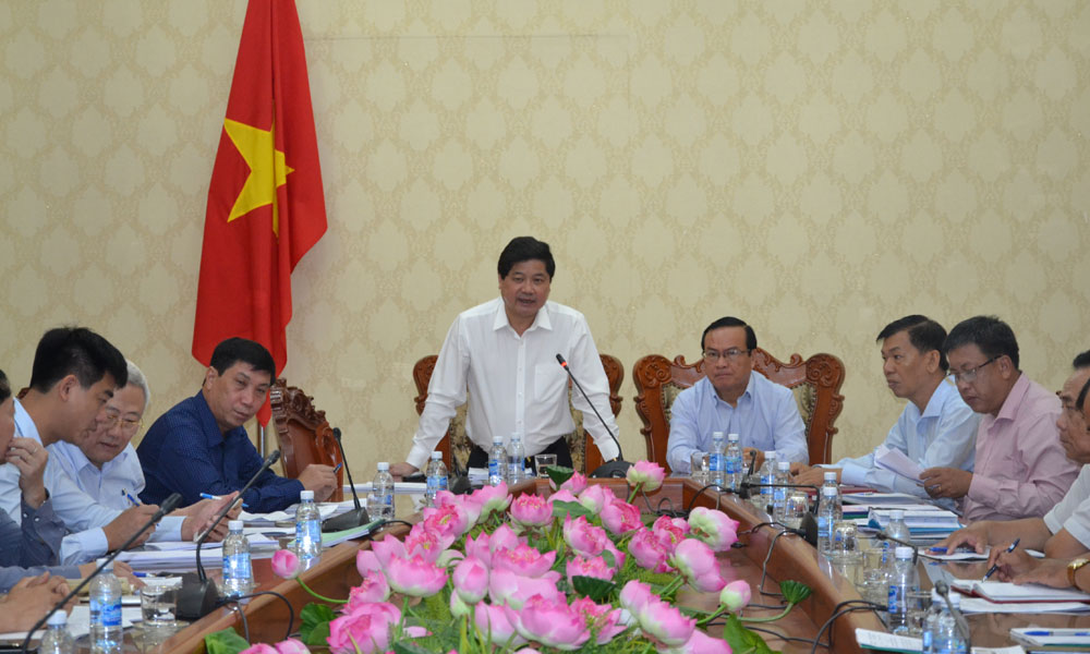 Thứ trưởng Bộ NN&PTNT Lê Quốc Doanh phát biểu tại buổi làm việc.