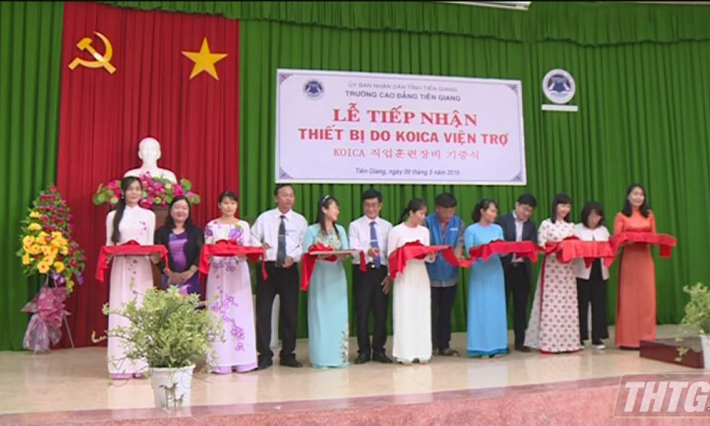 At the cutting ribbon ceremony. Photo: thtg.vn