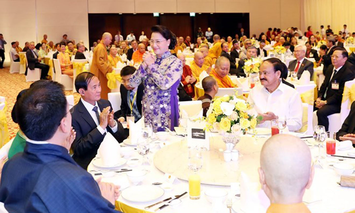 National Assembly Chairwoman Nguyen Thi Kim Ngan stands among international participants at the banquet (Photo: VNA)