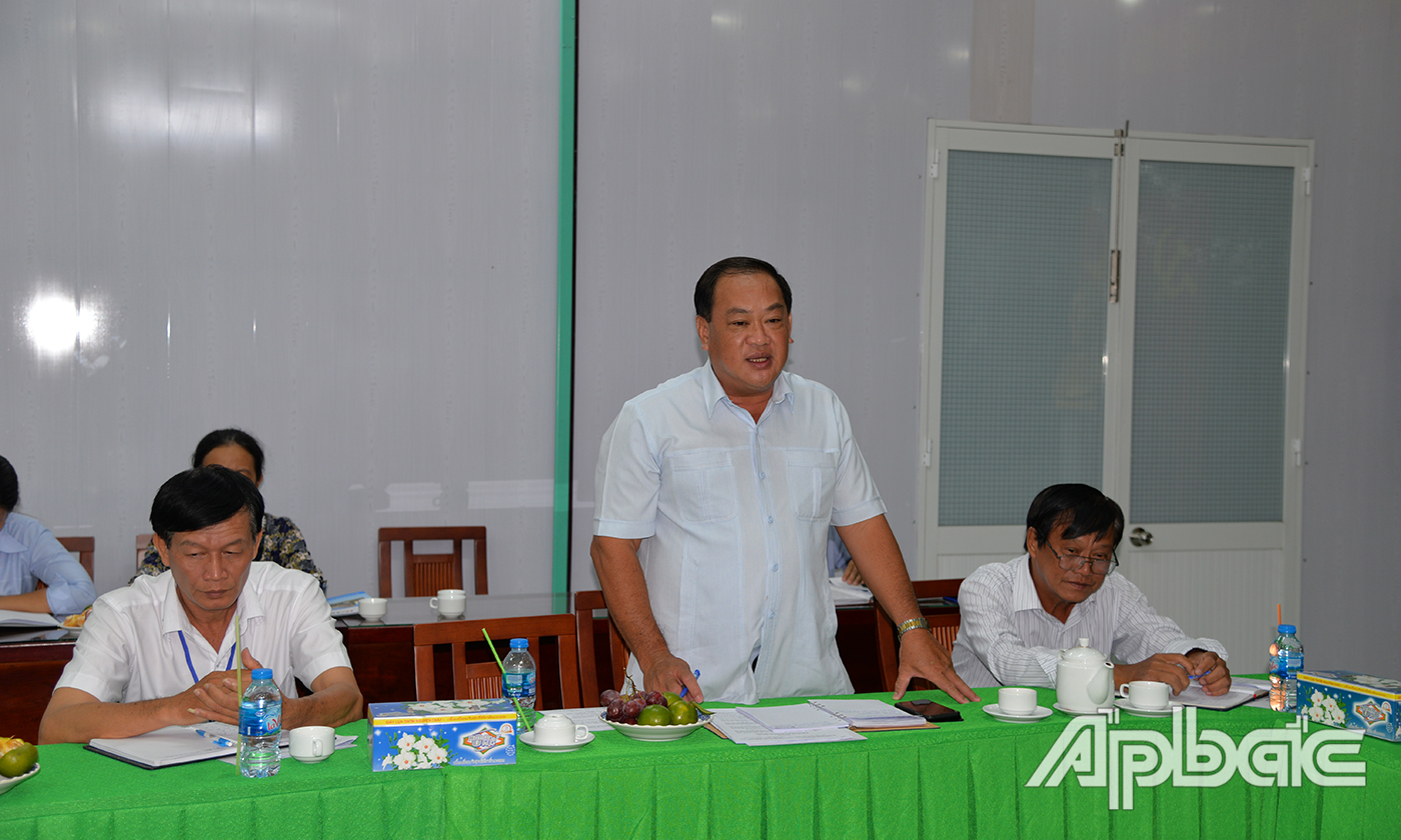 giám đốc Đài PT-TH Tiền Giang Nguyễn Sĩ Hùng phát biểu tại buổi làm việc với Đoàn giám sát