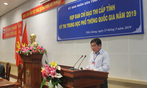 Giám đốc Sở Giáo dục và Đào tạo Nguyễn Hồng Oanh phát biểu ý kiến.