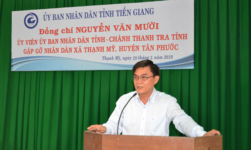 Chánh Thanh tra tỉnh Nguyễn Văn Mười phát biểu tại buổi gặp gỡ người dân xã Thạnh Mỹ.