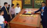 Quang Binh museum receives record calligraphy book on General Vo Nguyen Giap