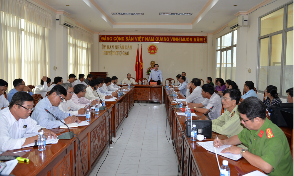 Lãnh đạo huyện và các xã, thị trấn của huyện Chợ Gạo tham dự cuộc họp ngày 4-6.