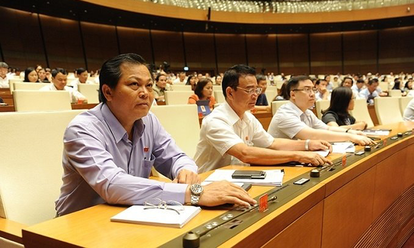 NA deputies vote to adopt a resolution on the legislature’s supervision programme in 2020.