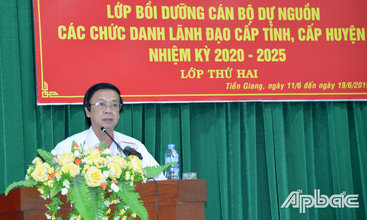 Secretary of the Provincial Party Committee Nguyen Van Danh speaks at the opening ceremony. Photo: THUY HA