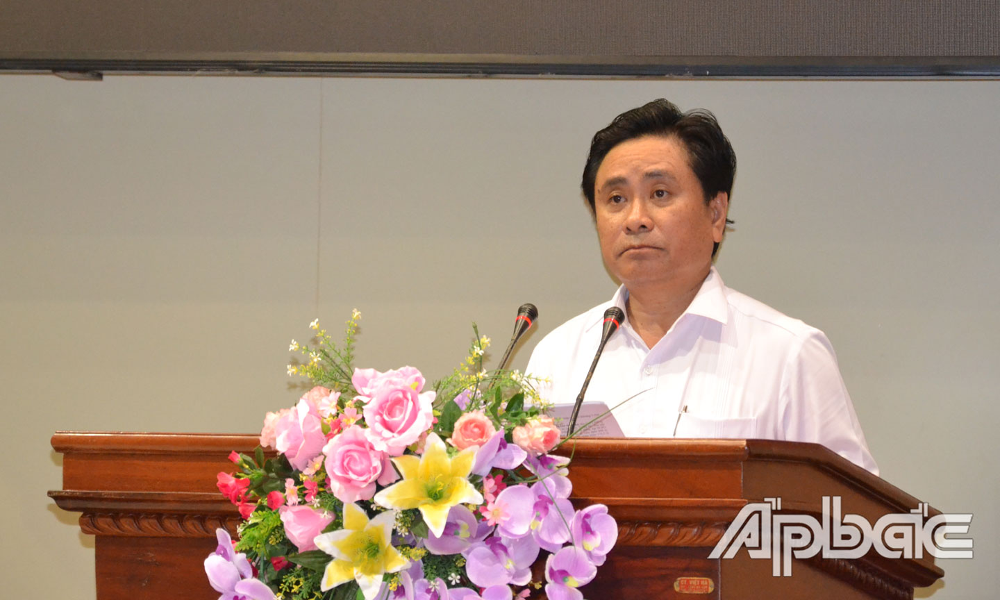 Giám đốc Sở Kế hoạch và Đầu tư Trần Văn Dũng phát biểu tại phiên họp.