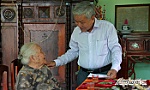 Đồng chí Trần Long Thôn thăm gia đình chính sách huyện Tân Phước