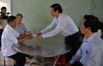 Secretary of the Tien Giang provincial Party Committee presents gifts to policy families