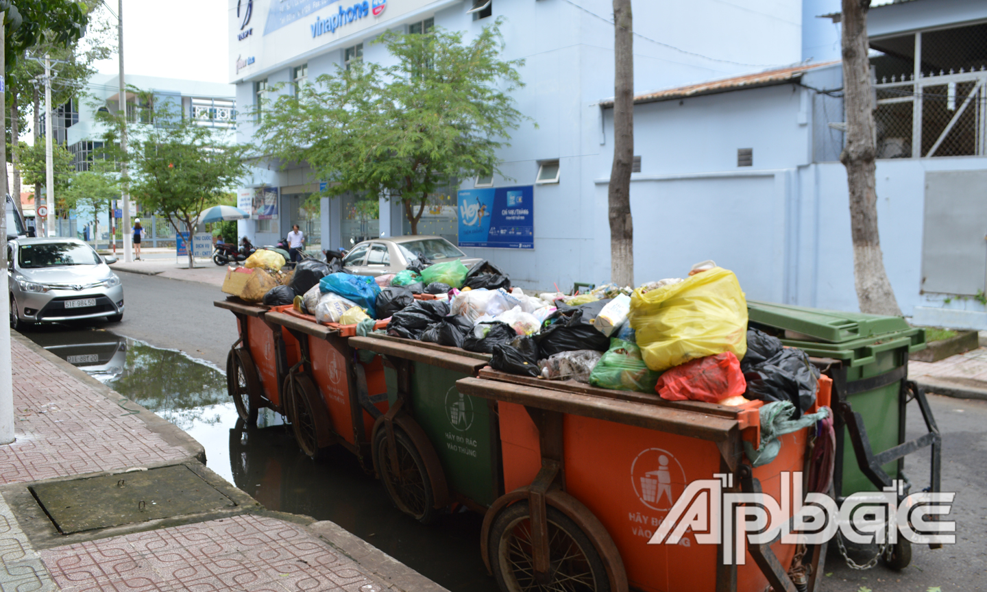 Điểm tập kết rác gây ô nhiễm, mất vẻ mỹ quan