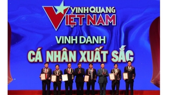Outstanding individuals honoured at the event. (Photo: NDO/Phuc Quan)
