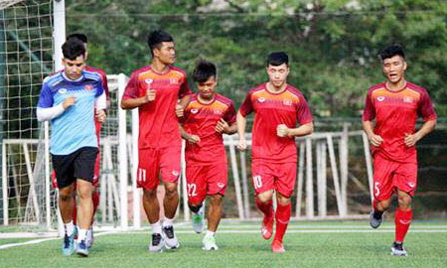 Vietnam's U18 team in training at the PVF Youth Football Training Center in Hung Yen province to prepare for the AFF U18 Championship (Photo: bongdaplus.vn)  