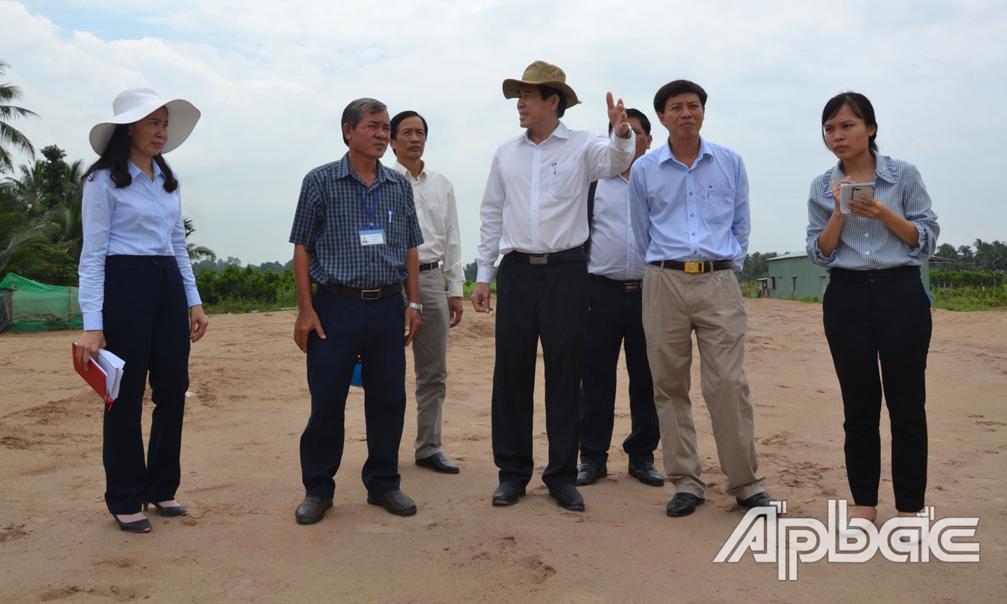 Chủ tịch UBND tỉnh Lê Văn Hưởng kiểm tra công tác giải phóng mặt bằng Dự án tại huyện Cai Lậy.
