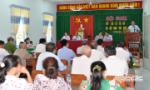 Chairman of the PPC Le Van Huong meets voters of Cho Gao district
