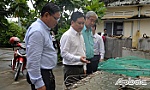 Vice Chairman of the PPC Tran Van Dung examines the dengue fever situation