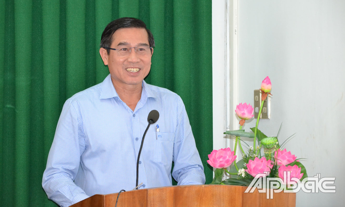Chủ tịch UBND tỉnh Lê Văn Hưởng phát biểu tại hội nghị.
